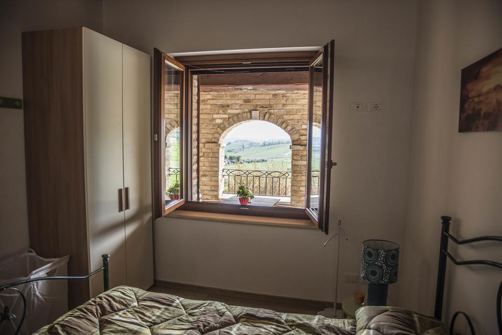 Bed and Breakfast Dimora Rosso Piceno Оффида Номер фото